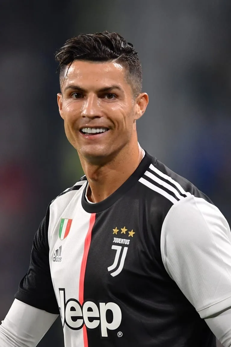 صورة السؤال 8 — كريستيانو رونالدو